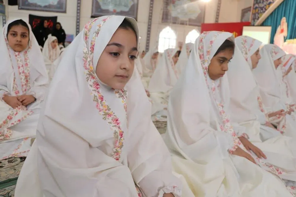 برگزاری آیین جشن عبادت دانش آموزان دختر مدارس غیر دولتی شهرستان خرم آباد