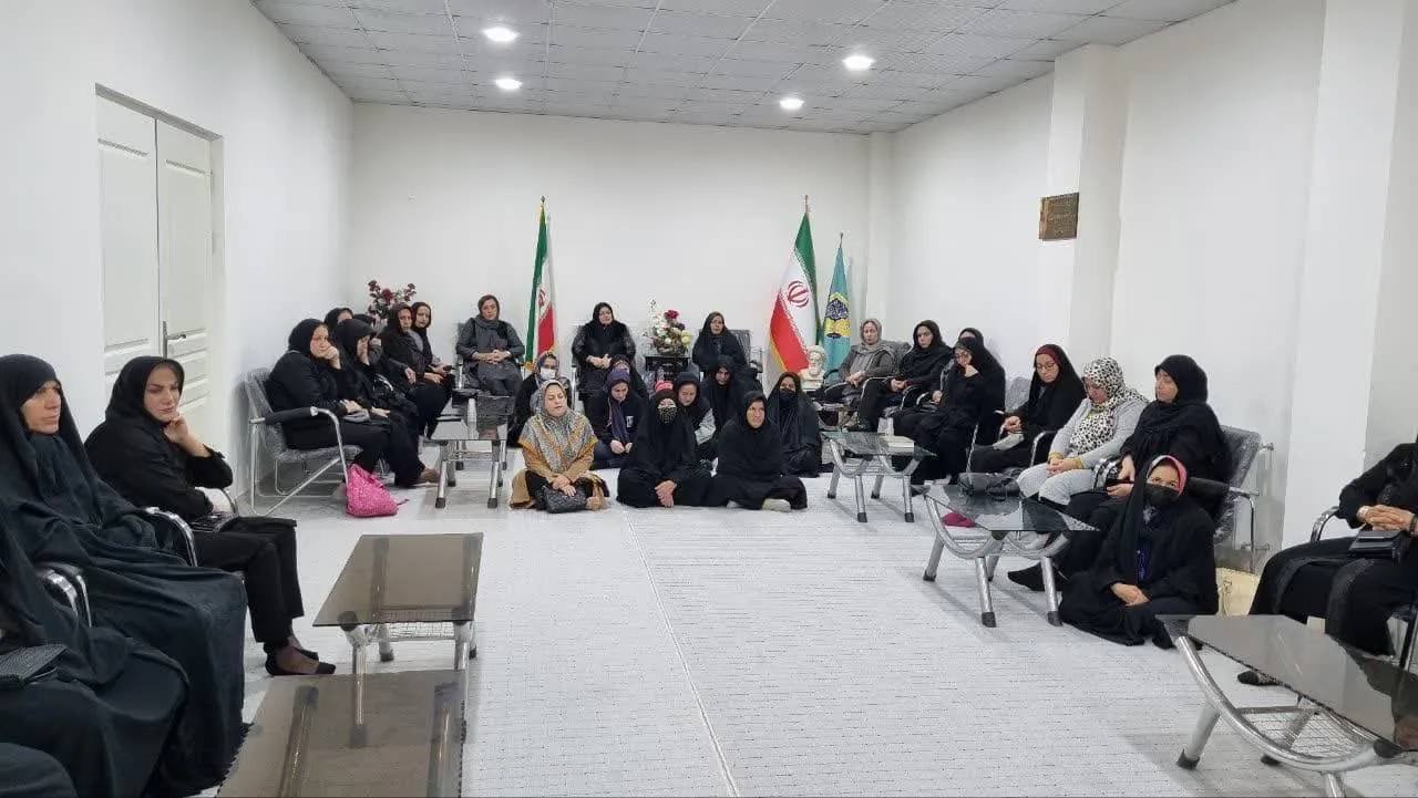 نشست شیوههای دعوت فرزندان به نماز در شهرستان بدره برگزار شد