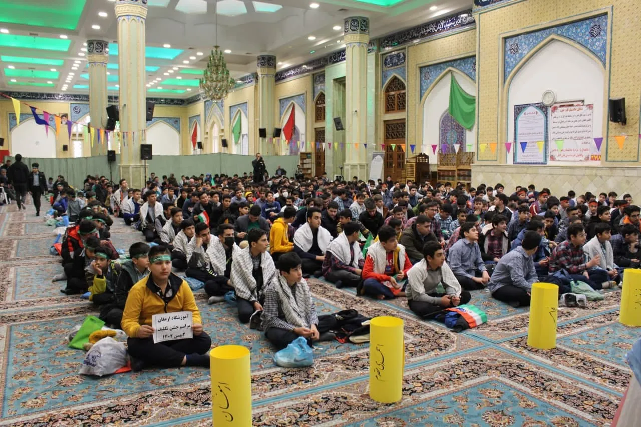 جشن تکلیف 300 دانش آموز پسر کلاس هشتم قزوین برگزار شد