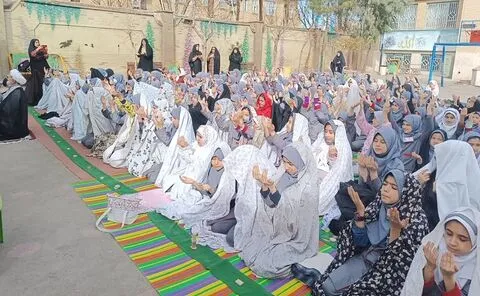 وقتی بچه های یک کانون مسجدی نماز باران می خوانند