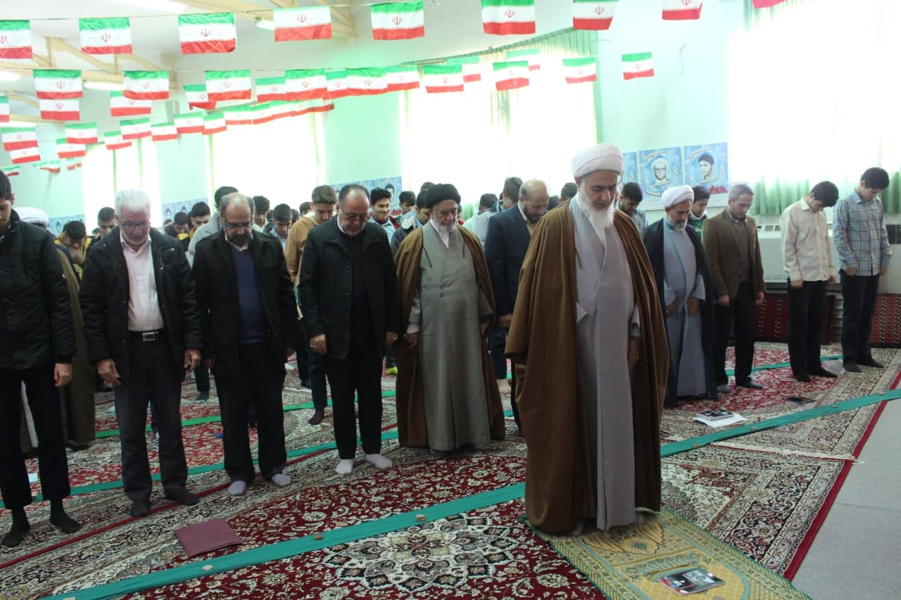 کاروان نماز در دبیرستان پاسداران استان قزوین برگزار شد
