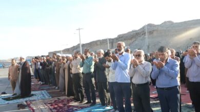 مراسم دعا و طلب باران توسط مردم بندرعباس در پنجه علی برگزار شد