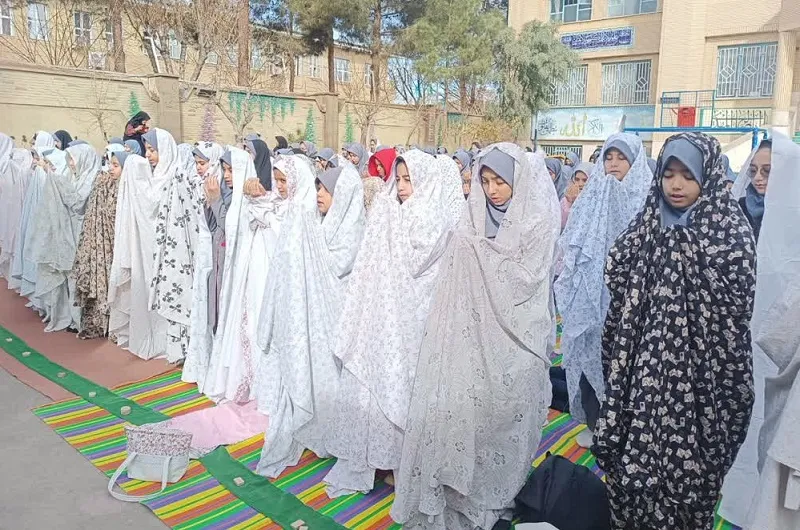 وقتی بچه های یک کانون مسجدی نماز باران می خوانند
