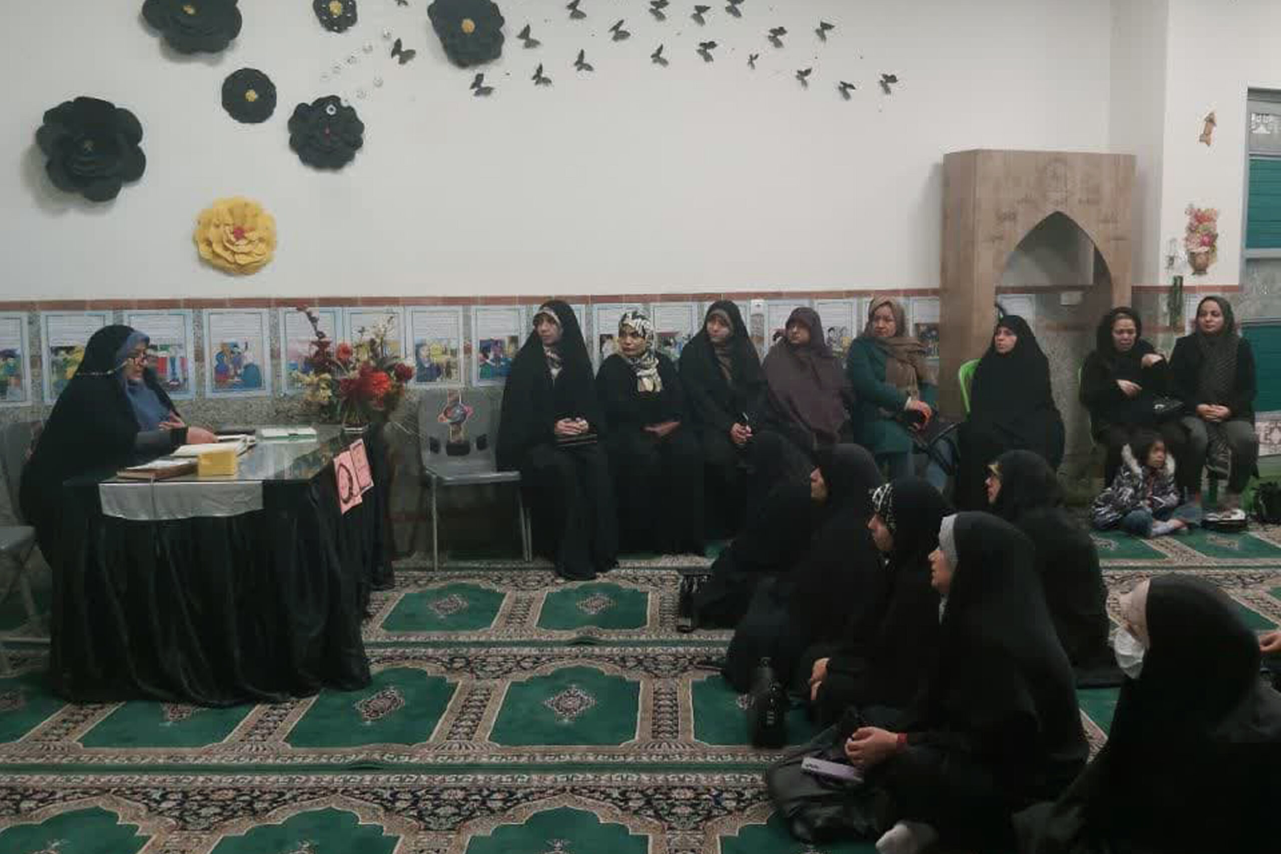 نشست شیوه های دعوت به نماز برای والدین دانش آموزان مدرسه شاهد ام البنین شهر ری