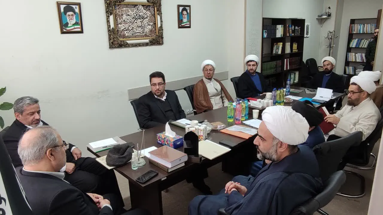 تجلیل استانداری البرز از مدیر ستاد اقامه نماز
