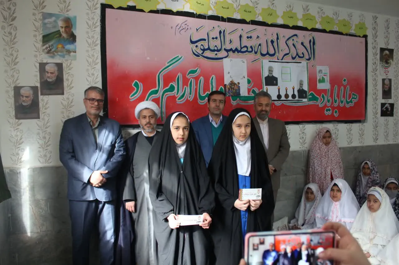 معاون مدیرکل راه و شهرسازی از نمازخانه و نمازجماعت دبستان دخترانه حاج حسین عرب منطقه محروم مشهد بازدید کرد