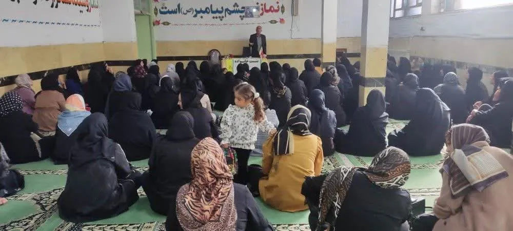 مهدیخانی مدیر آموزش و پرورش گیلانغرب اهم فعالیتهای حوزه نماز این مدیریت را تشریح نمود-142