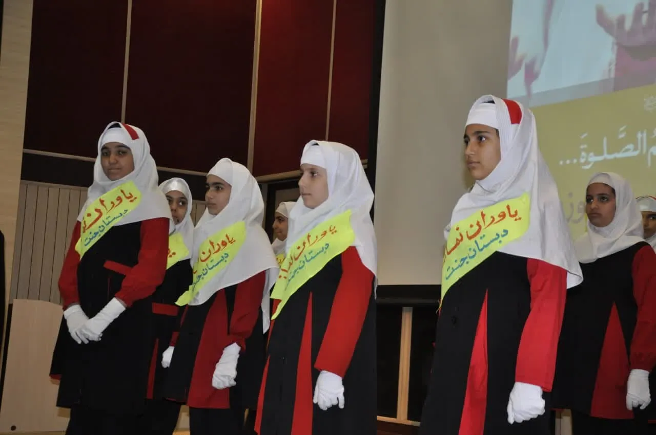 این مقام مسئول از برگزاری با شکوه پیش اجلاس شهرستانی نماز با همکاری ستاد اقامه نماز شهرستان در دهه اول دی ماه امسال در سالن یادمان شهدای شهرستان با حضور حجت الاسلام علی مولوی مدیر ستاد اقامه نماز، فرماندار ، مسئولین ادارات ، دانش آموزان، فرهنگیان ، و دیگر اقشار از جمله اعضای انجمن اولیاء ، دهیاران و روسای شوراهای اسلامی شهر و روستا، کشاورزان، عشایر، اصناف، هیئت های مذهبی و ورزشی، ائمه جماعات مدارس و مساجد، خیرین، مربیان مهد ها و پیش بعنوان یکی دیگر از فعالیتهای این اداره نام برد.که تمامی برنامه های این اجلاس از جمله مجریف قاری قرآن ، دکلمه ، سرود، کلیپ های مرتبط توسط خود دانش آموزان اجرا گردید.444