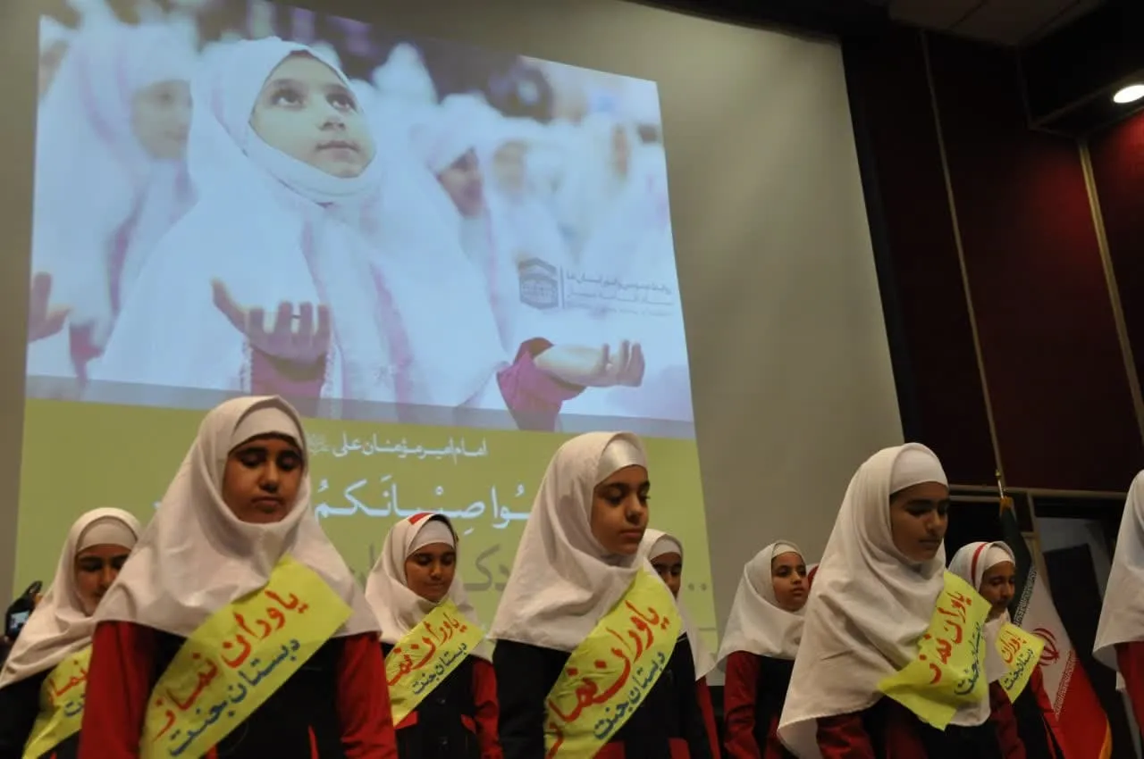 این مقام مسئول از برگزاری با شکوه پیش اجلاس شهرستانی نماز با همکاری ستاد اقامه نماز شهرستان در دهه اول دی ماه امسال در سالن یادمان شهدای شهرستان با حضور حجت الاسلام علی مولوی مدیر ستاد اقامه نماز، فرماندار ، مسئولین ادارات ، دانش آموزان، فرهنگیان ، و دیگر اقشار از جمله اعضای انجمن اولیاء ، دهیاران و روسای شوراهای اسلامی شهر و روستا، کشاورزان، عشایر، اصناف، هیئت های مذهبی و ورزشی، ائمه جماعات مدارس و مساجد، خیرین، مربیان مهد ها و پیش بعنوان یکی دیگر از فعالیتهای این اداره نام برد.که تمامی برنامه های این اجلاس از جمله مجریف قاری قرآن ، دکلمه ، سرود، کلیپ های مرتبط توسط خود دانش آموزان اجرا گردید.98