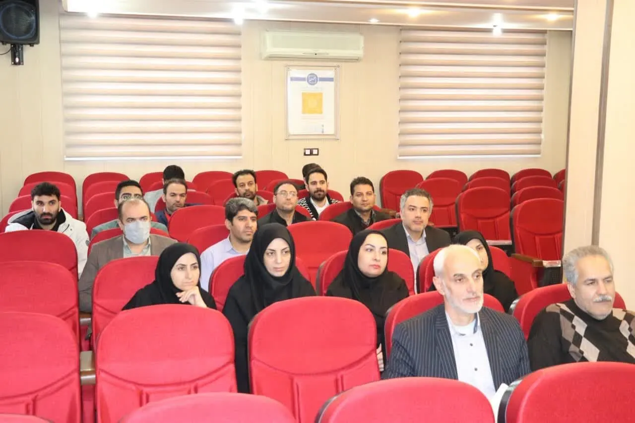 برگزاری کارگاه آموزشی نماز و معارف مهدویت ویژه کارکنان استاندارد لرستان