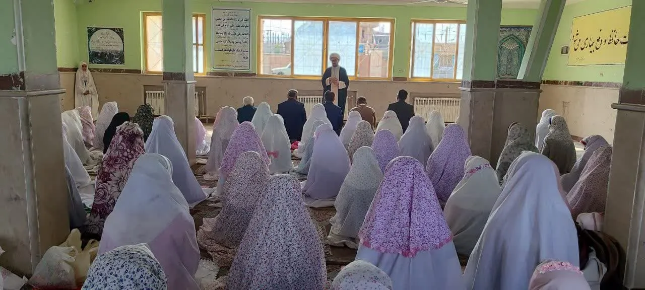 نشست دانش‌آموزی با موضوع نماز در شهرستان دره‌شهر برگزار شد