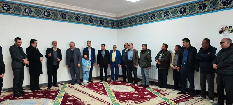 نماز خانه میدان تره بار و پایانه صادراتی استان زنجان با حضور دکتر سیداحمد زرهانی، قائم مقام ستاد اقامه نماز کشور، سید علی مهدیان، معاون برنامه ریزی، نظارت و ارزیابی ستاد اقامه نماز و حامد صالحی، مدیر روابط عمومی ستاد اقامه نماز کشور و فعالان اقتصادی استان افتتاح شد.