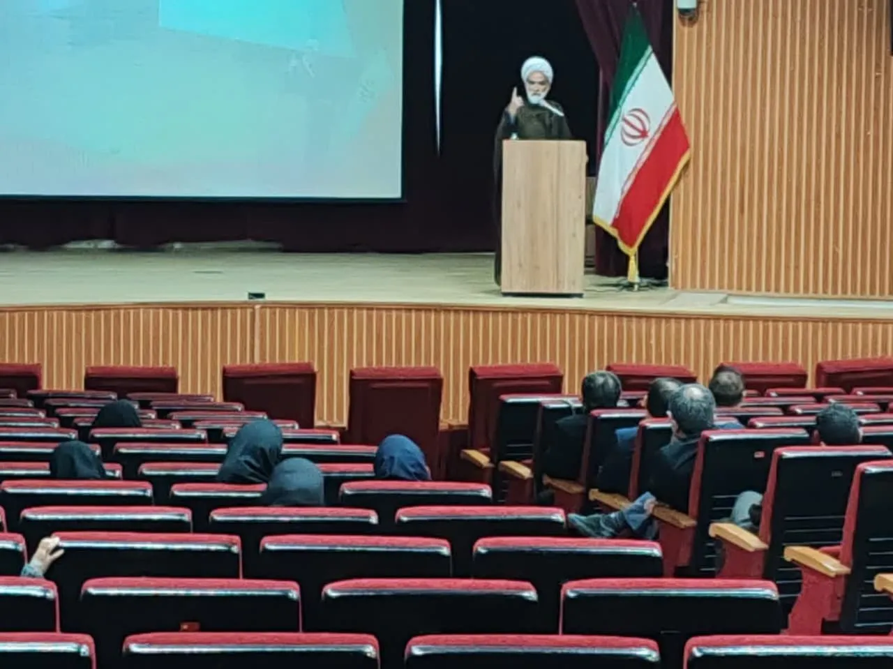 آثار برکات نماز در خانواده فارس