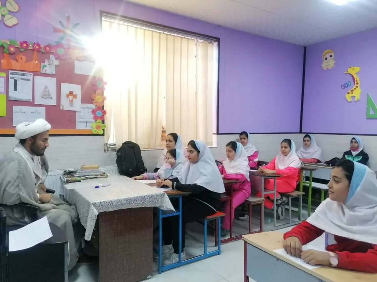 آموزش نماز در مدرسه فارس