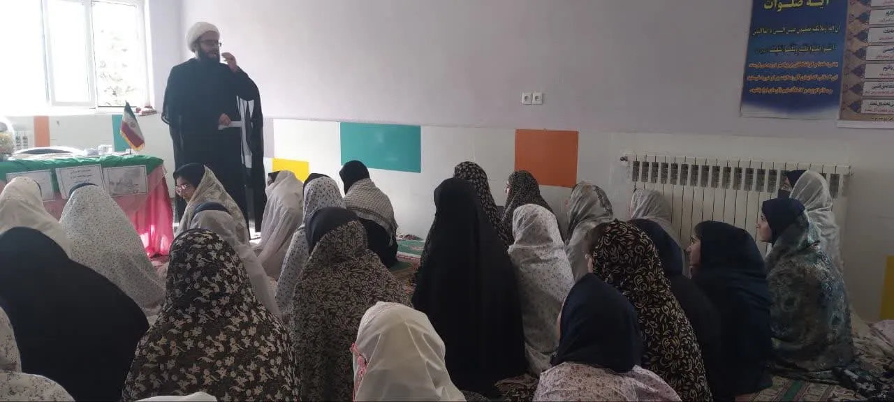 برگزاری نشست دانش آموزی نماز در مدرسه شهدای کوه فلسطین شهرستان خرم آباد