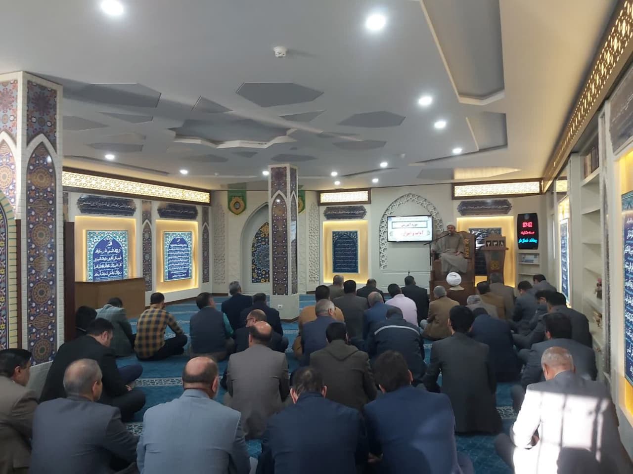 برگزاری گارگاه آموزشی شیوه های جذب فرزندان به نماز ویژه کارکنان کمیته امداد خراسان جنوبی
