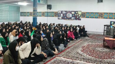 برگزاری نشست نماز شناسی در هنرستان فنی و حرفه ای دخترانه کوثر منطقه 15