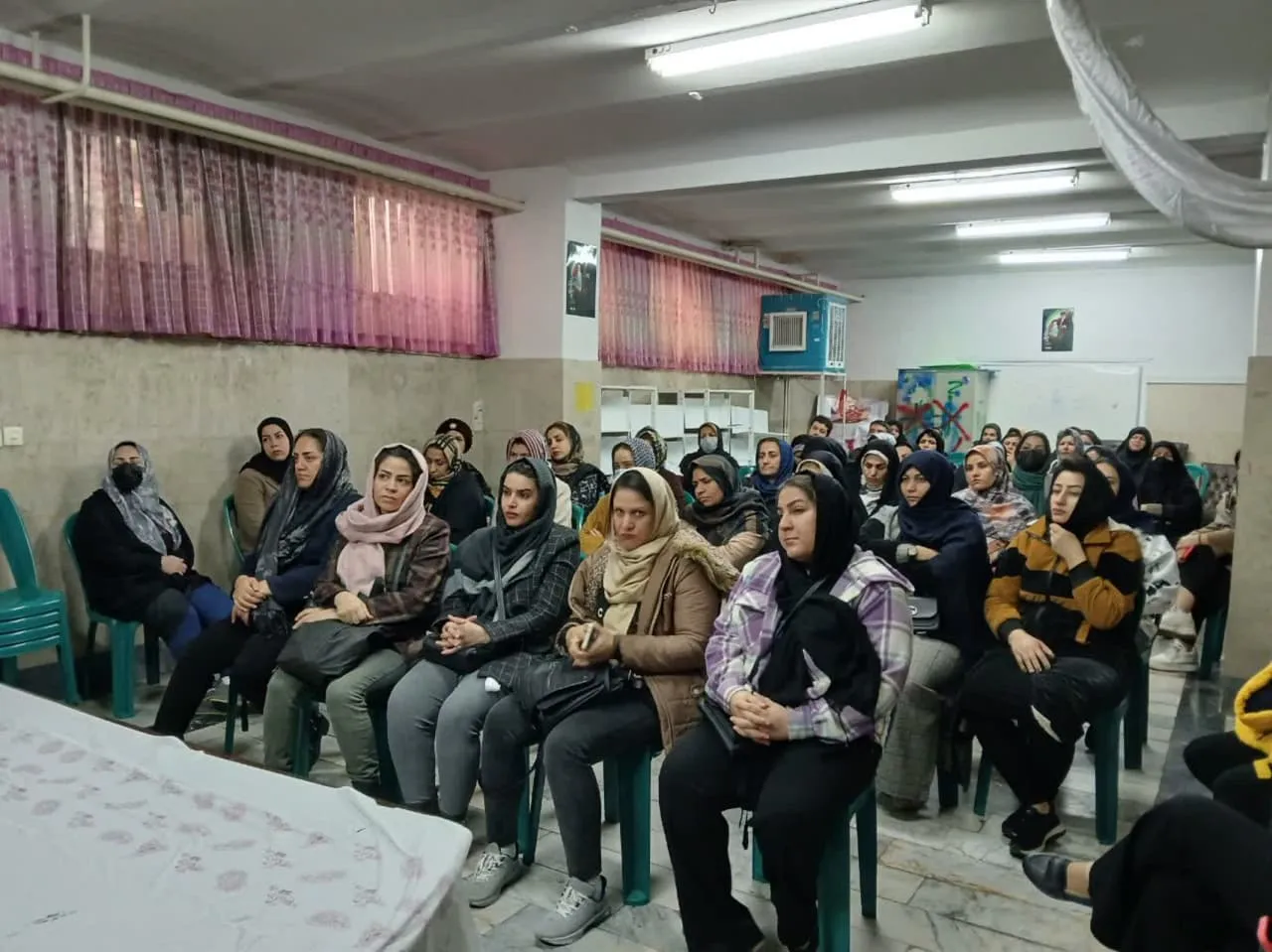 نشست شیوه های دعوت به نماز ویژه مادران دانش آموز مدرسه پانزده خرداد منطقه 15