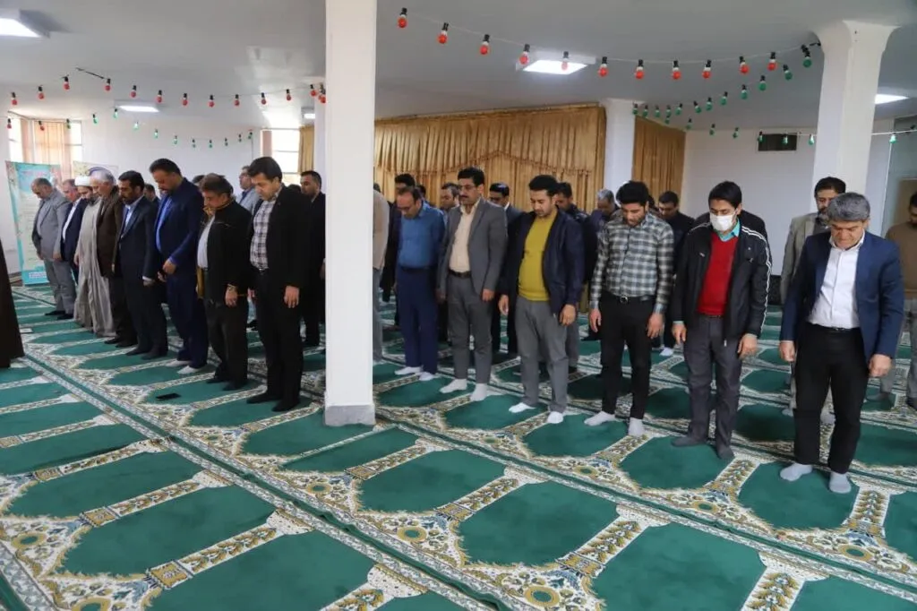 از شهردار و دبیر ستاد اقامه نماز شهرداری بیرجند تقدیر شد