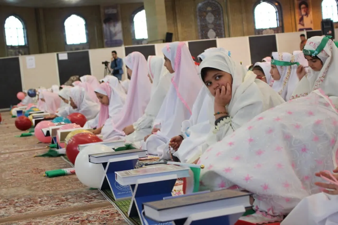 جشن تکلیف 2000 دانشآموز دختر ایلامی برگزار شد