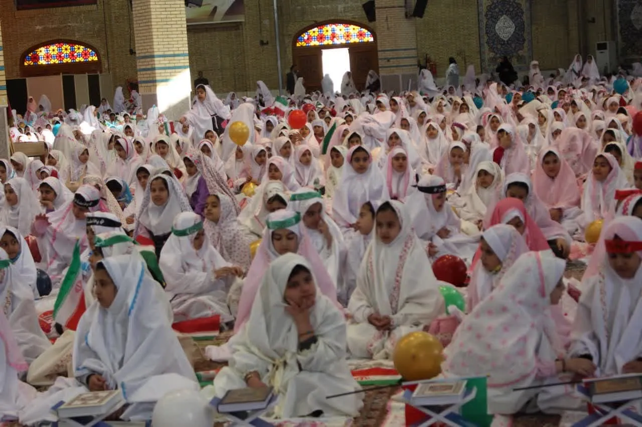 جشن تکلیف 2000 دانشآموز دختر ایلامی برگزار شد