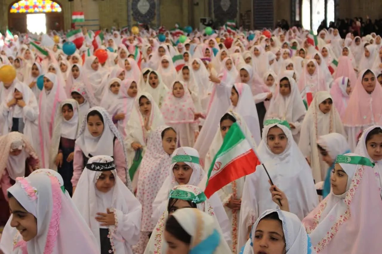 جشن تکلیف 2000 دانشآموز دختر ایلامی برگزار شد