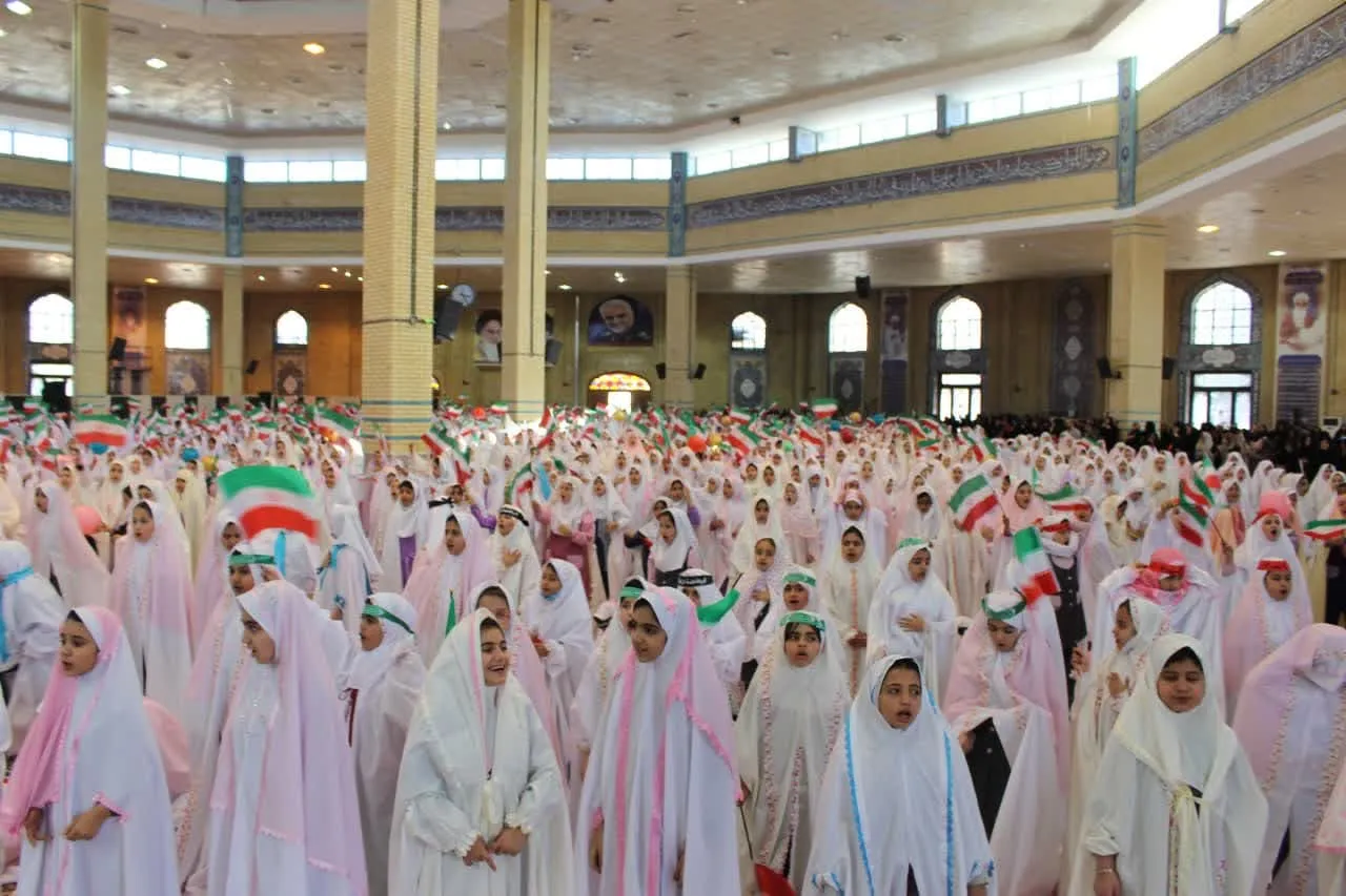 جشن تکلیف 2000 دانشآموز دختر ایلامی برگزار شد