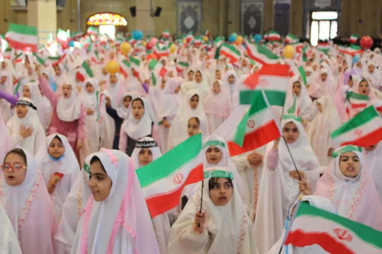 جشن تکلیف 2000 دانش‌آموز دختر ایلامی برگزار شد