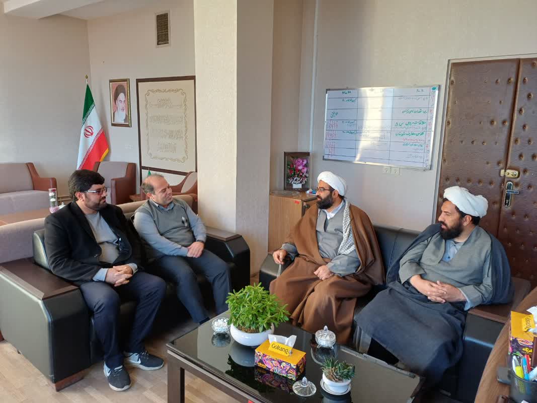 مدیر ستاد اقامه نماز استان با فرماندار شهرستان شهرکرد دیدار کرد