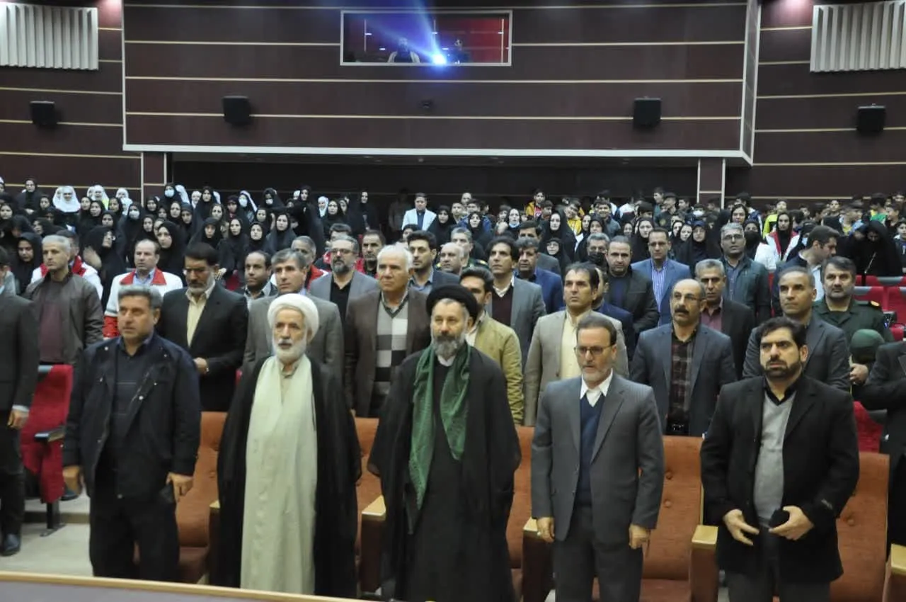 این مقام مسئول از برگزاری با شکوه پیش اجلاس شهرستانی نماز با همکاری ستاد اقامه نماز شهرستان در دهه اول دی ماه امسال در سالن یادمان شهدای شهرستان با حضور حجت الاسلام علی مولوی مدیر ستاد اقامه نماز، فرماندار ، مسئولین ادارات ، دانش آموزان، فرهنگیان ، و دیگر اقشار از جمله اعضای انجمن اولیاء ، دهیاران و روسای شوراهای اسلامی شهر و روستا، کشاورزان، عشایر، اصناف، هیئت های مذهبی و ورزشی، ائمه جماعات مدارس و مساجد، خیرین، مربیان مهد ها و پیش بعنوان یکی دیگر از فعالیتهای این اداره نام برد.که تمامی برنامه های این اجلاس از جمله مجریف قاری قرآن ، دکلمه ، سرود، کلیپ های مرتبط توسط خود دانش آموزان اجرا گردید.61