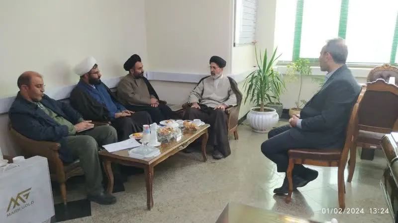 نشستی باموضوع توسعه و ترویج فرهنگ اقامه نماز در استان همدان برگزار شد