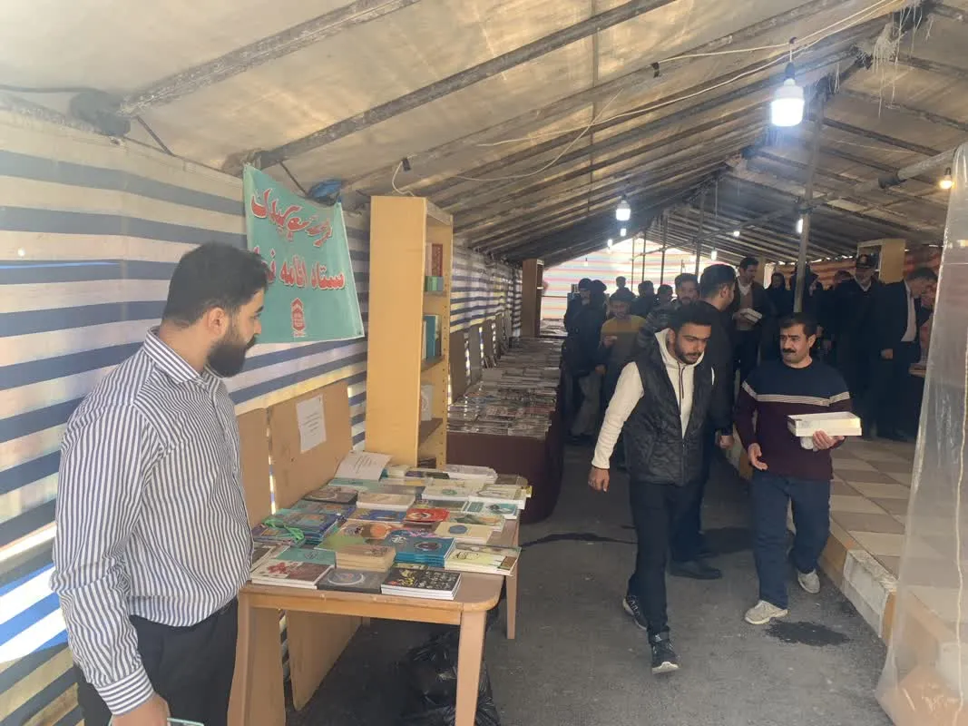 فرماندار سنندج از غرفه محصولات آموزشی ستاد اقامه نماز استان کردستان بازدید کرد