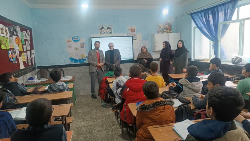 مدیر ستاد اقامه نماز استان کردستان از مدارس سنندج بازدید کرد