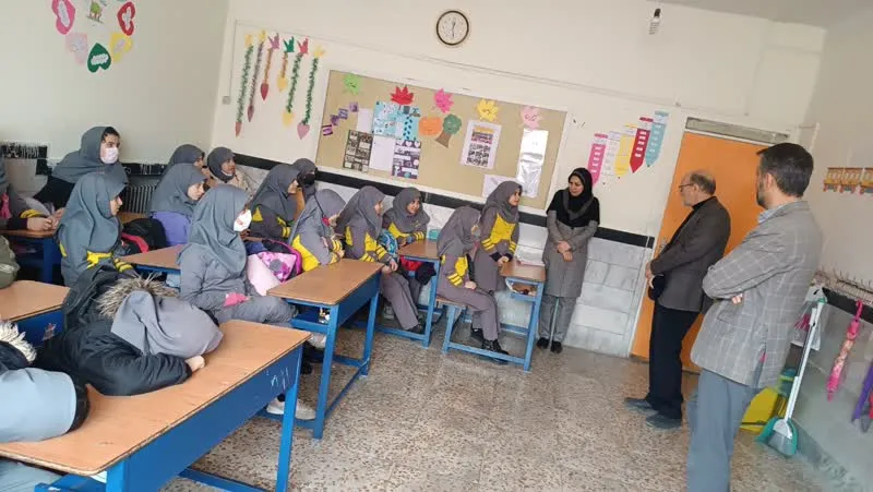 مدیر ستاد اقامه نماز استان کردستان از مدارس سنندج بازدید کرد