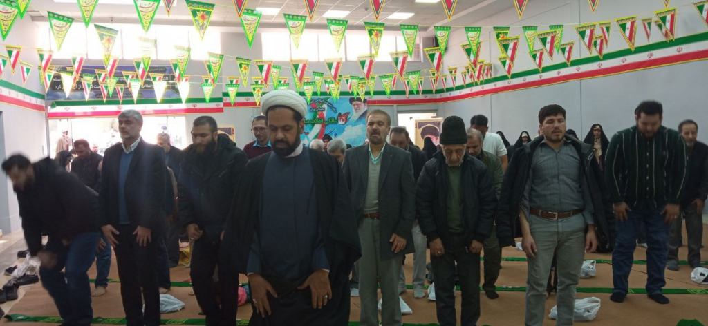 اقامه نماز ظهر در حاشیه جشن 45 سالگی انقلاب