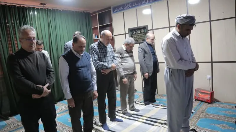 اقامه نماز جماعت در اداره کل بهزیستی استان کردستان با حضور مدیر و کارشناسان ستاد اقامه نماز استان کردستان