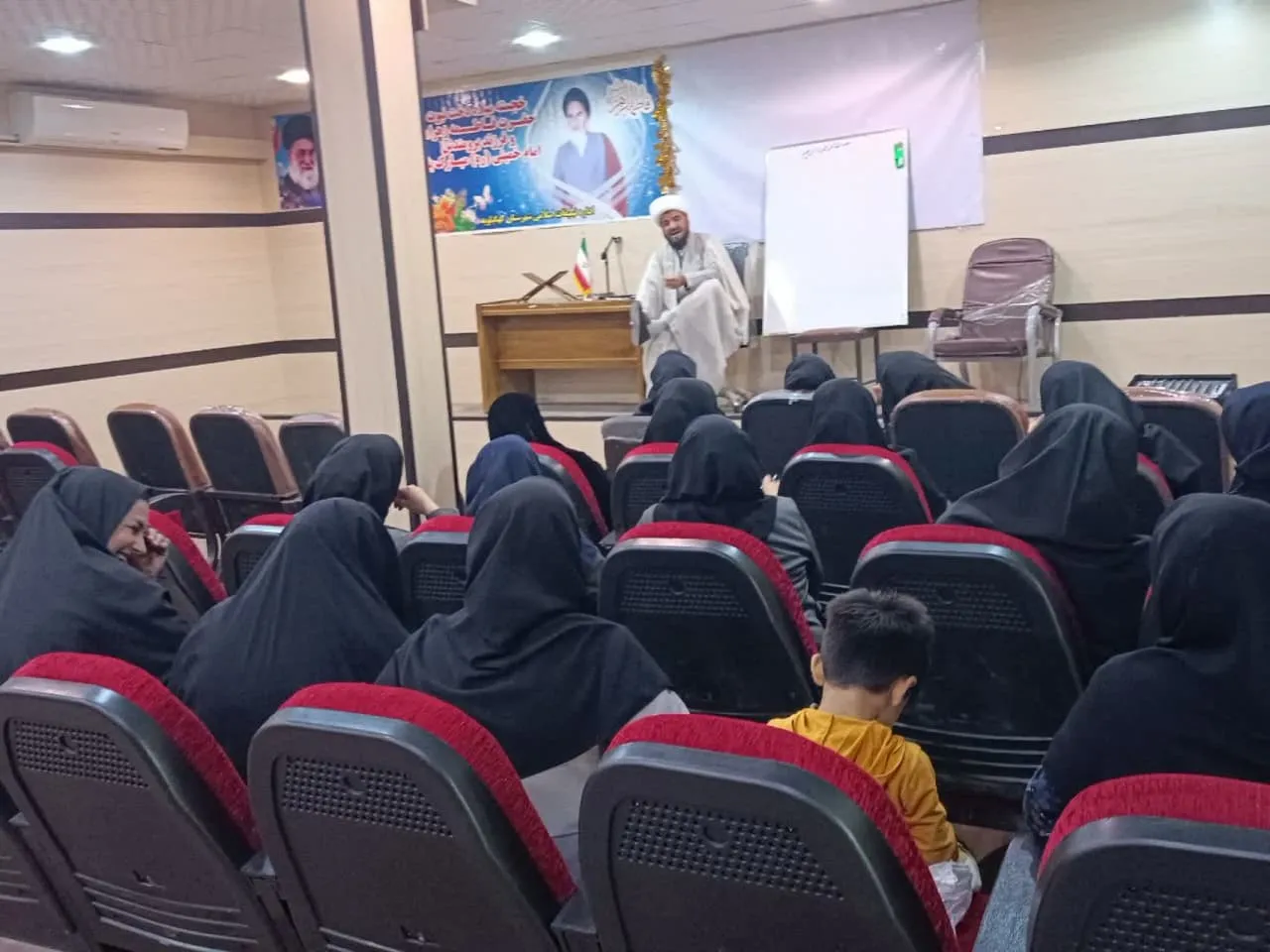 برگزاری دوره توانمند سازی معلمان پایه سوم در شهرستان کهگیلویه