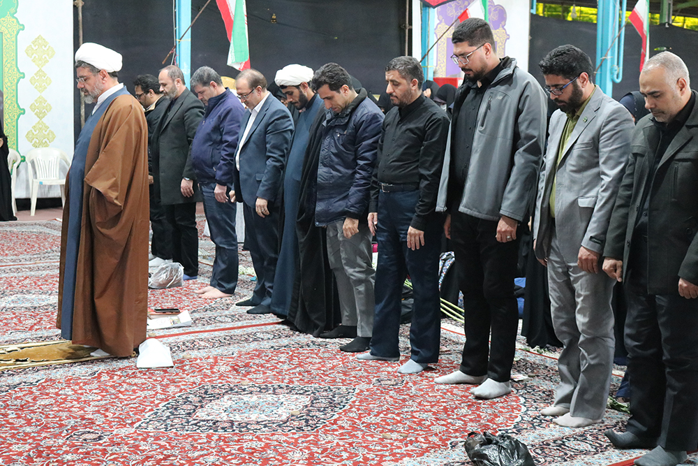 نماز وحدت بین دانش آموزان ناحیه دو آموزش و پرورش شهرستان اصفهان