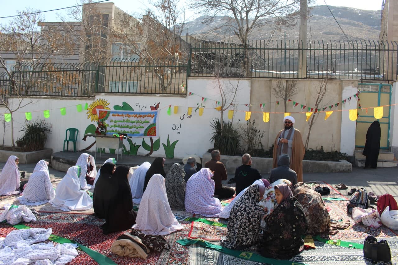 نماز جماعت ظهر و عصر در مدرسه یاس نبی شهرستان اراک برگزار شد