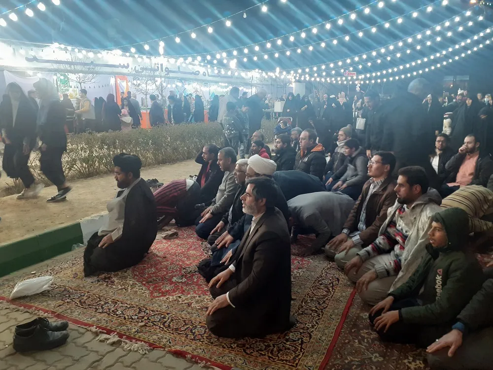 نماز جماعت منتظران در بلوار پیامبر اعظم(ص) قم اقامه شد