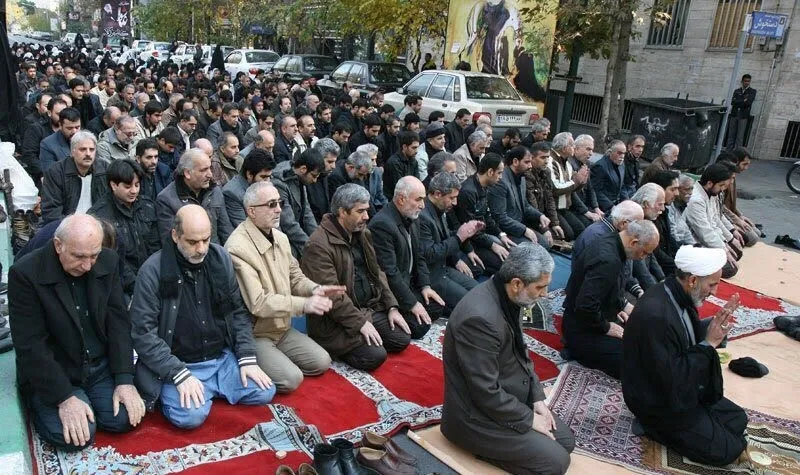 نماز جماعت ظهر و عصر بعد از راهپیمائی ۲۲ بهمن در شهرستان های مازندران برگزار شد