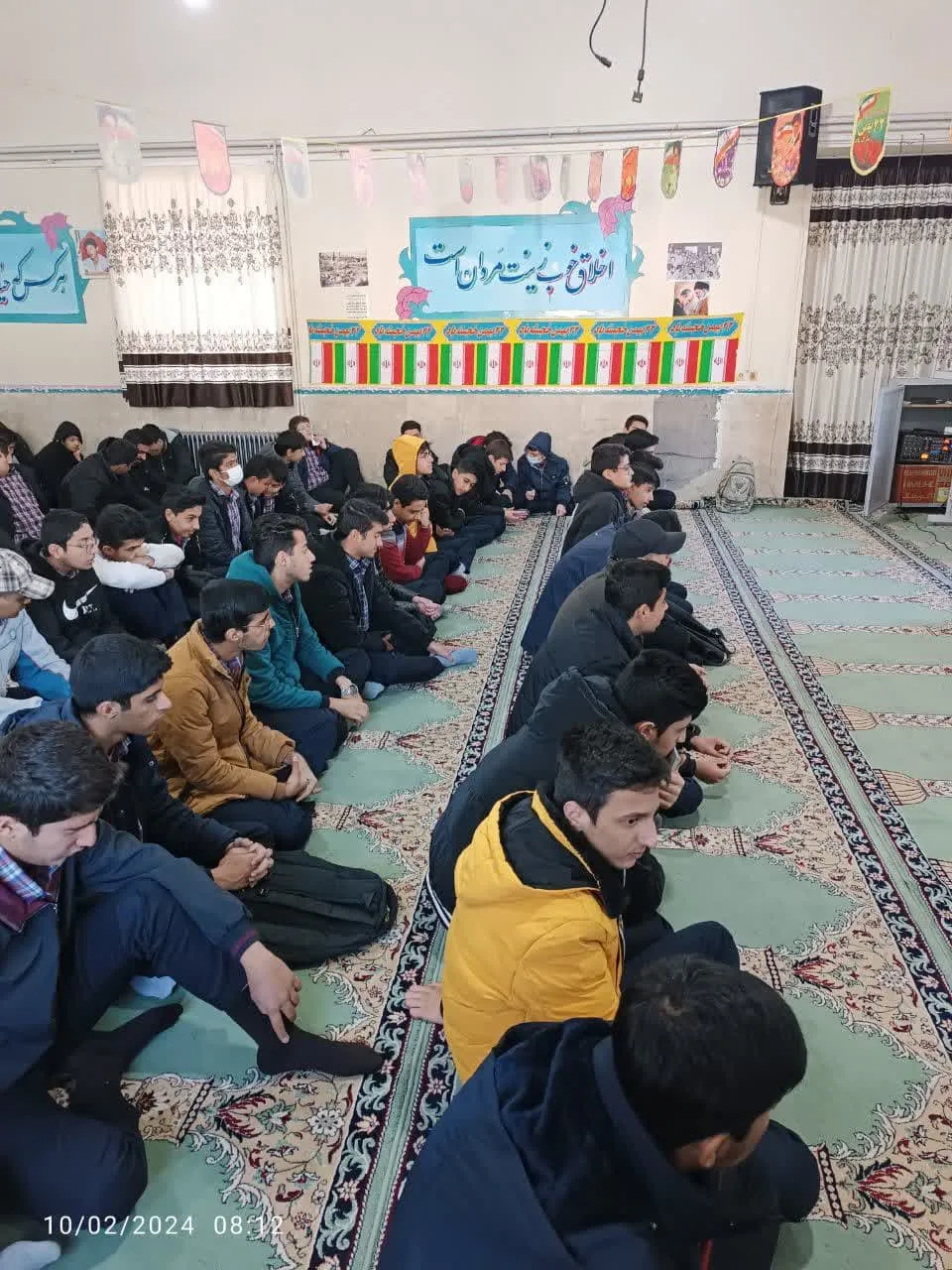 نشست دانش آموزی با موضوع نماز در مدرسه علوی شهرستان رفسنجان
