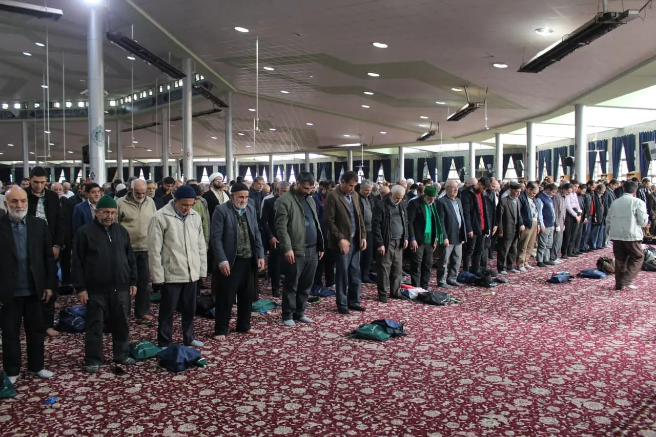 بعد از راهپیمایی باشکوه 22 بهمن ماه، نماز ظهر و عصر در اراک اقامه شد