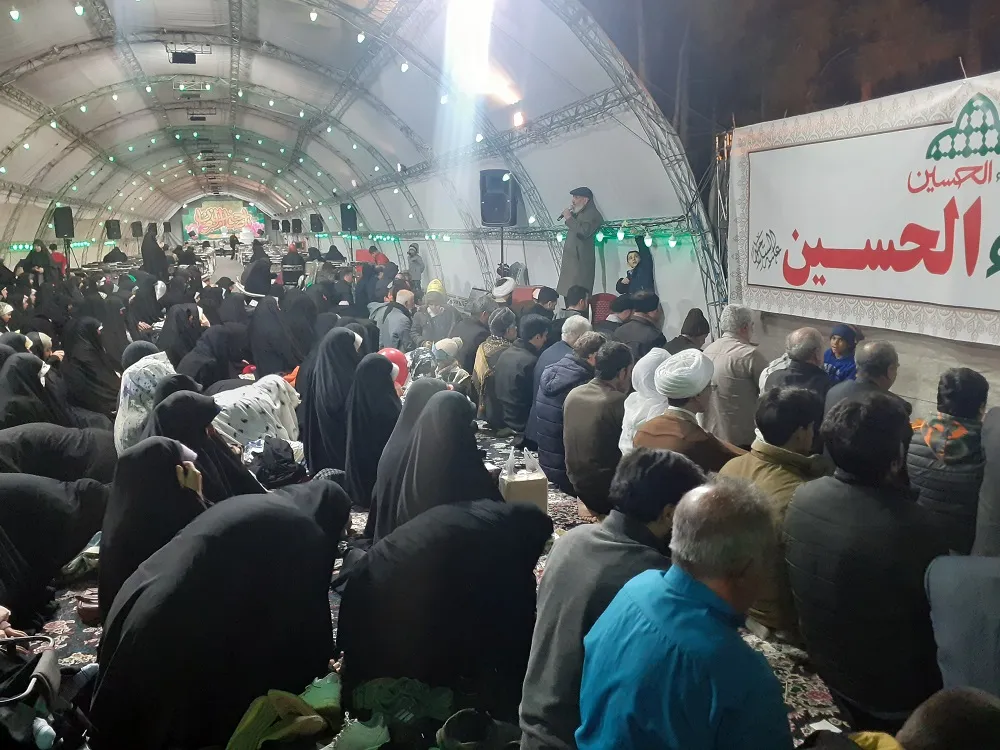 نماز جماعت منتظران در بلوار پیامبر اعظم(ص) قم اقامه شد