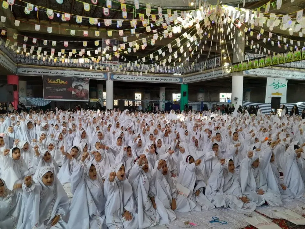 برگزاری جشن تکلیف دانش آموزی هزار نفره در شهرستان نورآباد