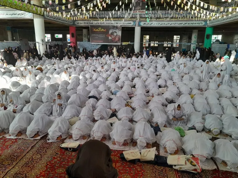 برگزاری جشن تکلیف دانش آموزی هزار نفره در شهرستان نورآباد