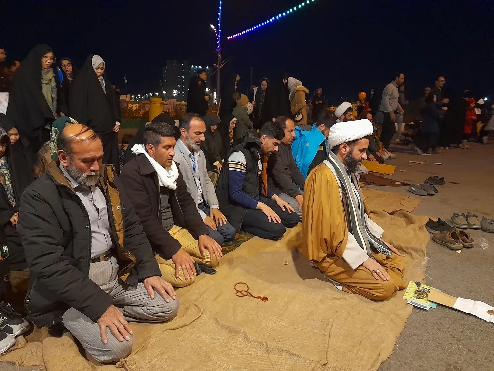 نماز جماعت منتظران در بلوار پیامبر اعظم(ص) قم اقامه شد