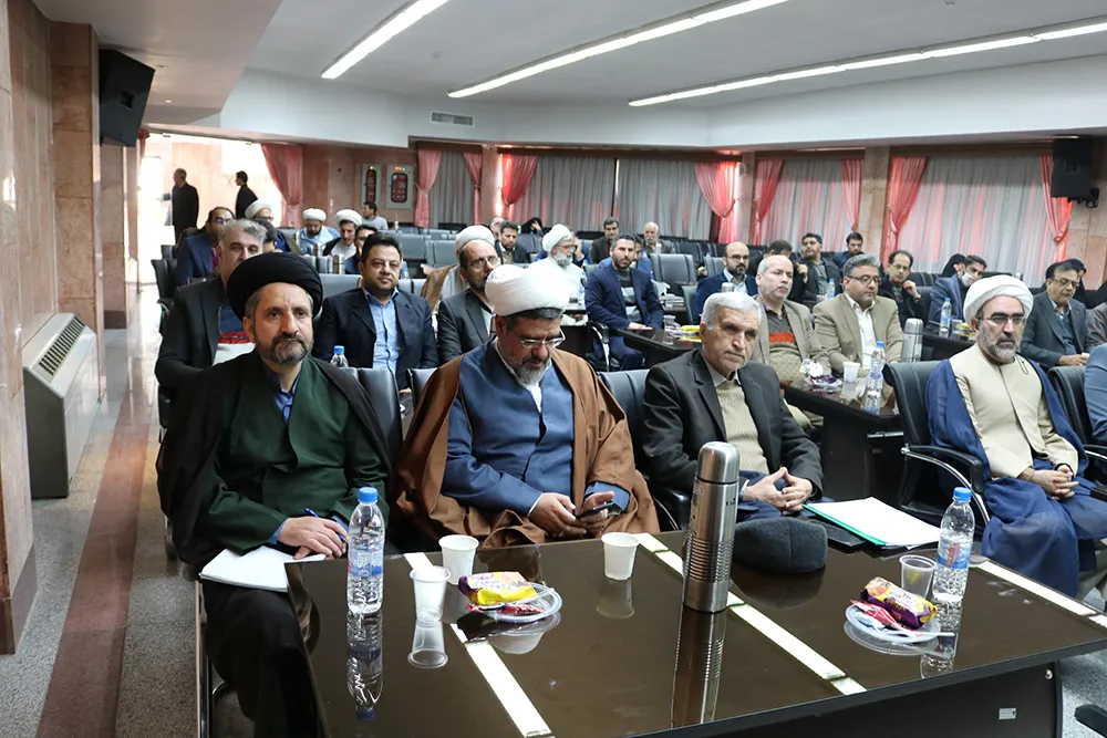 جلسه هم اندیشی رؤسای داشکده ها و نمایندگان ولی فقیه دانشگاه آزاد اصفهان