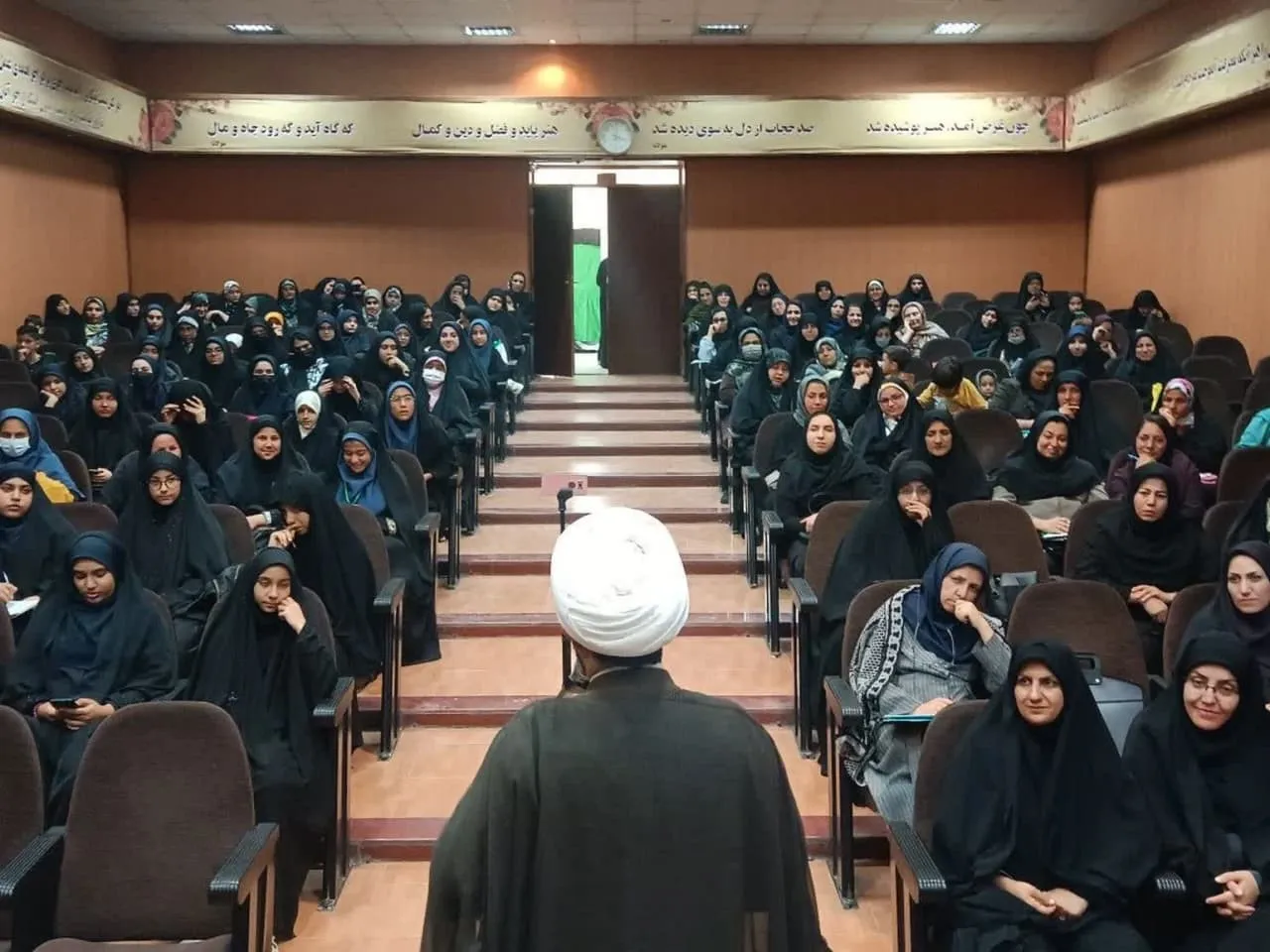 تشریح گزارش عملکرد مرکز تخصصی نماز در سال 1402