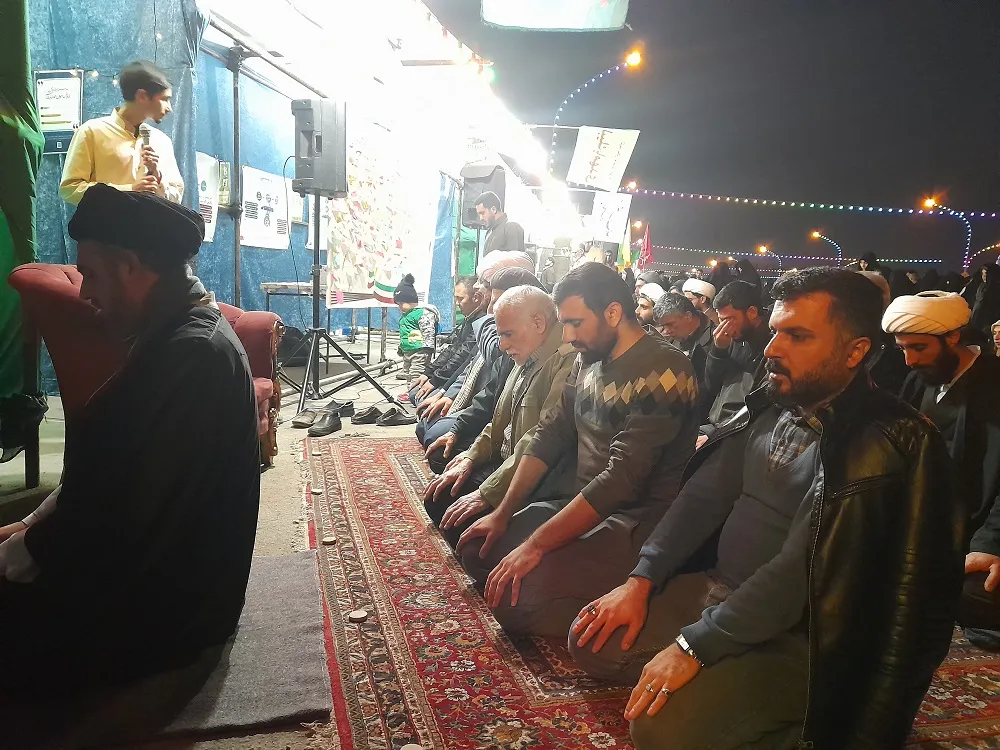 نماز جماعت منتظران در بلوار پیامبر اعظم(ص) قم اقامه شد